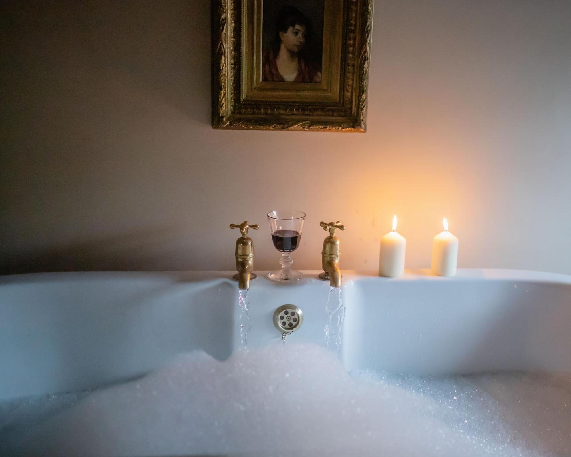 Charming Country Cottage With Outdoor Bath And Historic Setting, Brecon Beacons Retreat Llangadog Екстер'єр фото